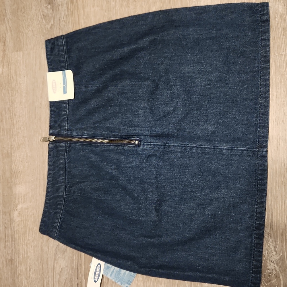 NWT Old Navy Denim Skirt, Size 8 - Picture 2 of 6